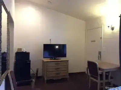 Anaheim Discovery Inn and Suites - 4