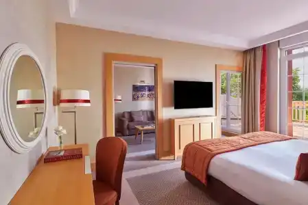 Hôtel Barrière L'Hôtel du Golf - 79