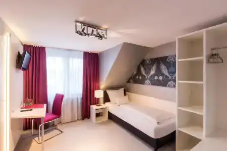 Hellers Twenty Four Ii -24h-Check-In- - 41