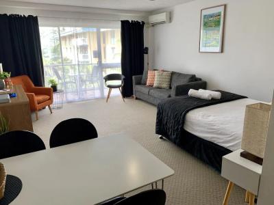 Outrigger Burleigh - 83