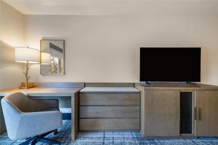 DoubleTree by Hilton - 49