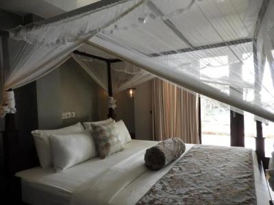 Sapphire Seas Beachfront - 29