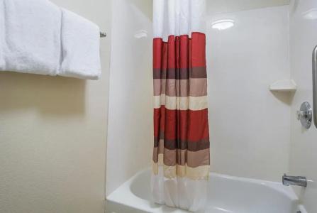 Red Roof Inn Plus + Phoenix West - 61