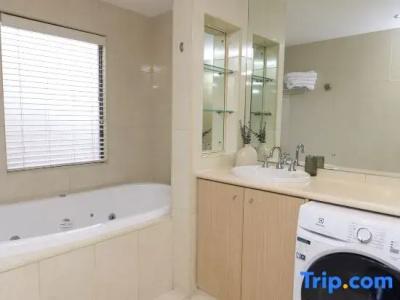 Rydges - 65