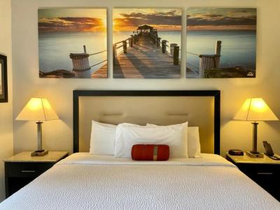 Days Inn & Suites by Wyndham - 49
