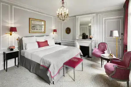 Hôtel Plaza Athénée - Dorchester Collection - 4