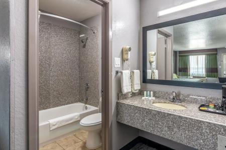 Quality Inn i-10 East Near At&t Center - 33