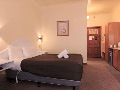 St Georges Motor Inn - 67