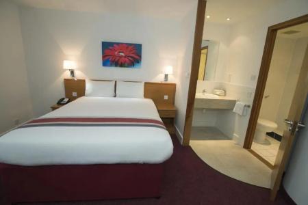 Ramada Cambridge - 17
