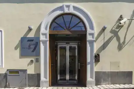 Seven Hostel & Rooms - 0