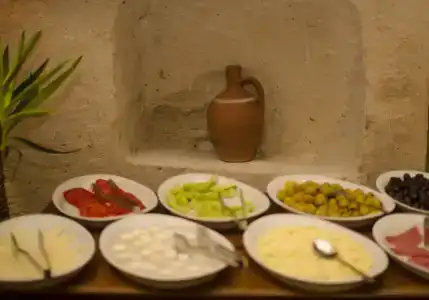 Tulip Cave Suites - 9