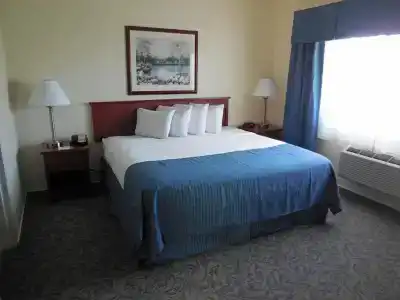 Baymont by Wyndham Airport - 43