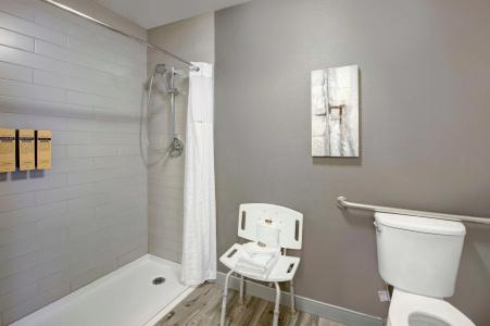 Best Western Plus Peppertree Airport Inn - 8