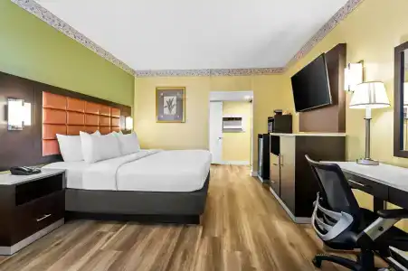 Quality Inn Airport - Cruise Port - 53