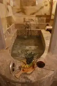 Calypso Cave Suites - 32