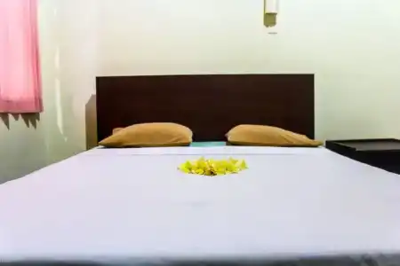 Budhi Beach Inn - 16