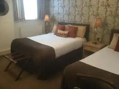 Brookside & Restaurant - 36