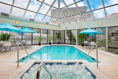 Embassy Suites by Hilton Crystal City National Airport - 17