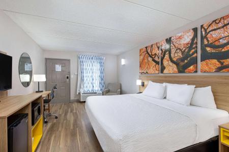 Days Inn by Wyndham North - 5