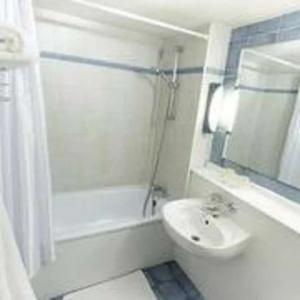 Kyriad Tarbes Bastillac - 9