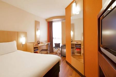 ibis Versailles Château - 23