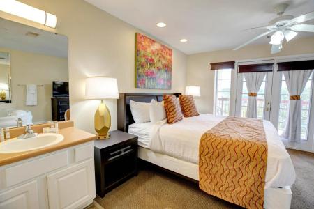 Grand Crowne by Capital Vacations - 5