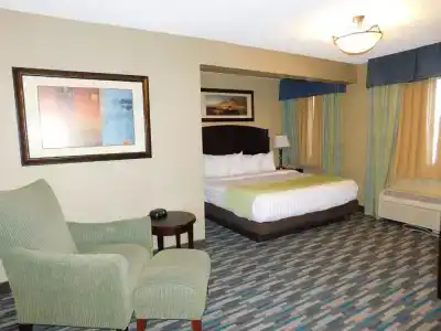 Days by Wyndham Near Phoenix - 42