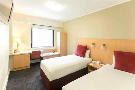 ibis World Square - 4