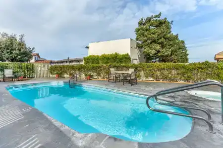 Best Western Plus Inn - 19