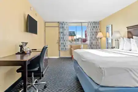 Days Inn by Wyndham Orlando Near Millenia Mall - 43