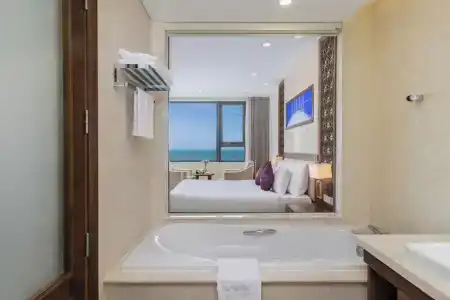 Rosamia Da Nang - 244