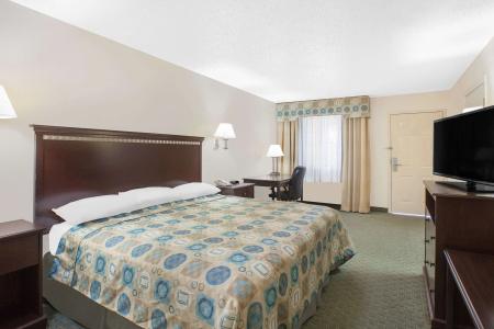 Super 8 by Wyndham - 4