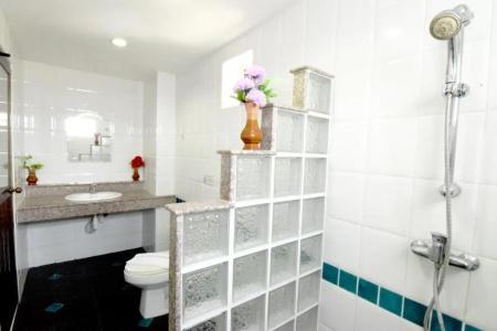 Deng's kamala beach Guesthouse - 5