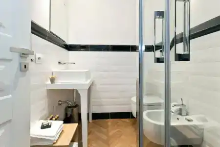 Vanity Navona - 44