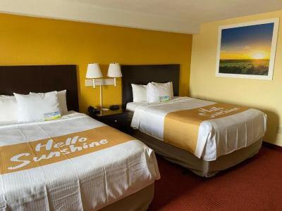 Days Inn & Suites by Wyndham Airport - 24