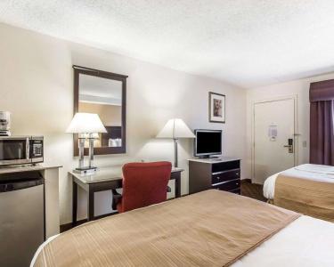 Quality Inn & Suites Coliseum - 3