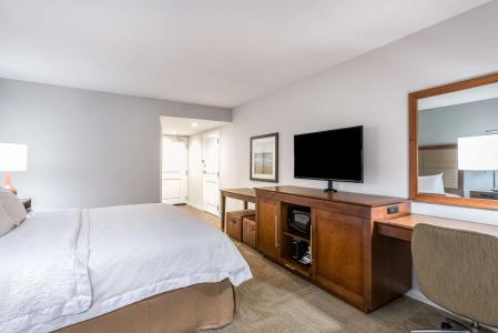 Hampton Inn - Suites-Civic Center - 3