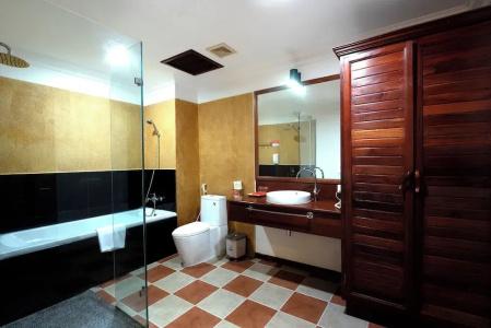 Royal Crown & Spa - 103