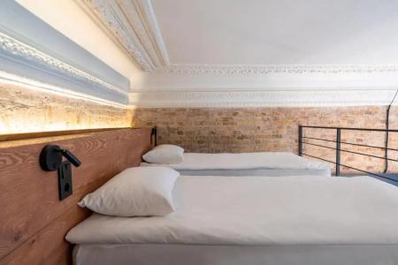 Globe Runner Hostel - 99