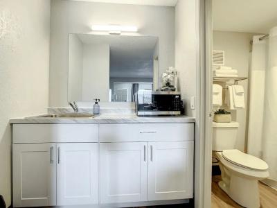 TraveSuites by Wyndham East Gate Orange - 56