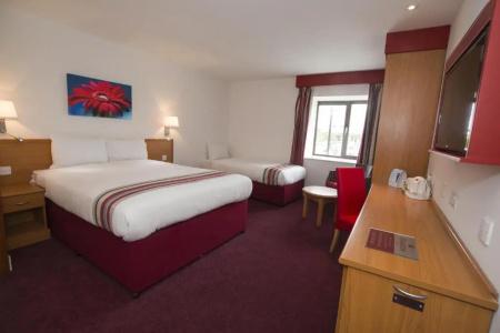 Ramada Cambridge - 13