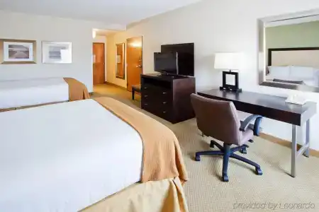 Holiday Inn Express-Broadway at the Beach, an IHG - 4