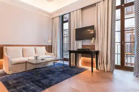 Palacio Solecio, a Small Luxury of the World - 4