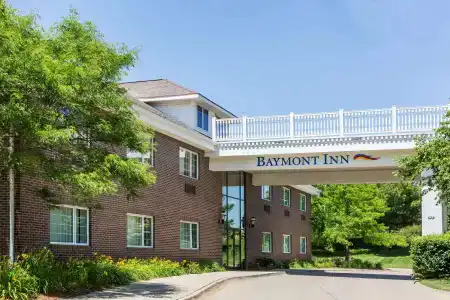 Baymont by Wyndham Airport - 0