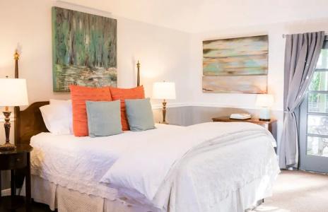 1801 First Luxury Inn - 36