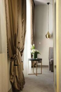 Niepce Paris, Curio Collection By Hilton - 38