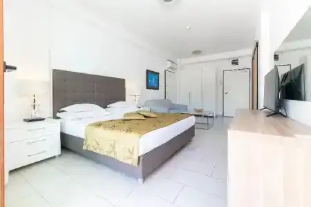The Residence - 279