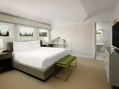 Hayes Mansion - 133