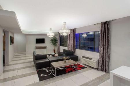 Ramada by Wyndham Culver City - 5