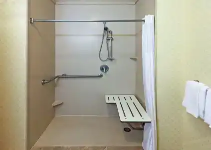 Hampton Inn & Suites West - 7